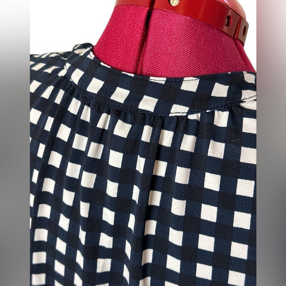 NWT Cleo Petites navy/white sleeveless stretch knit pullover V-front top - Picture 6 of 9